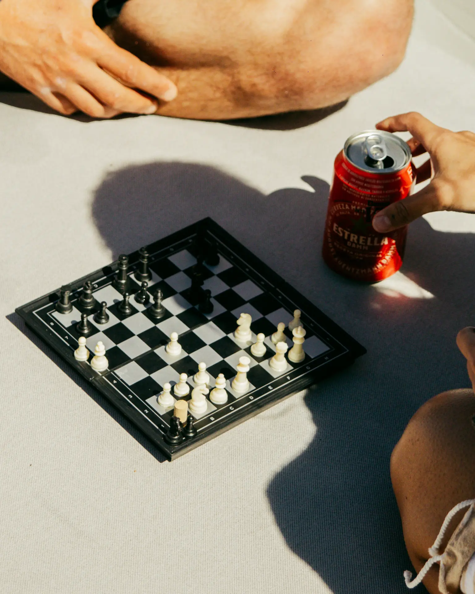 Imagen de un llaut navegando por la costa de Mallorca